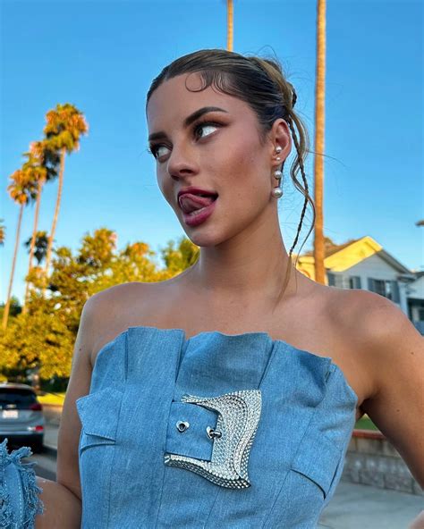 Hannah Stocking (@hannahstocking) • Instagram photos and videos